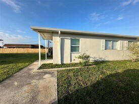 6025 Deming Ave in North Port, FL - Building Photo