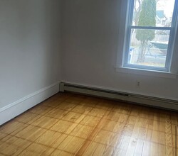 19 Randall St, Unit First Floor in Taunton, MA - Foto de edificio - Building Photo