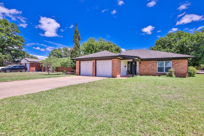 6907 Avenue W in Lubbock, TX - Building Photo - Building Photo