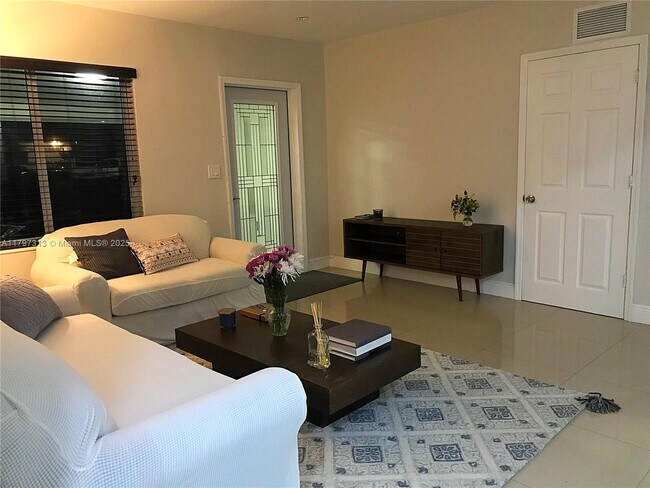 2155 Biarritz Dr in Miami, FL - Building Photo - Building Photo