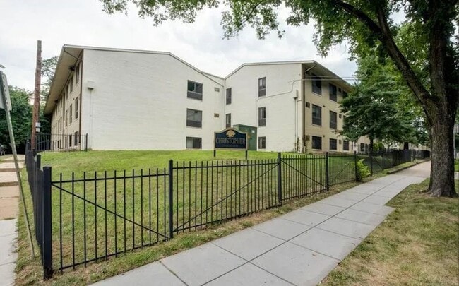 3109 Naylor Rd SE in Washington, DC - Foto de edificio - Building Photo