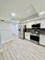 3064 Riverside Dr in Coral Springs, FL - Building Photo