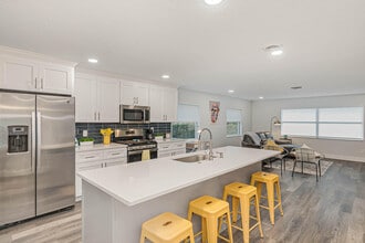 320 Jamaica Dr in Merritt Island, FL - Building Photo - Building Photo