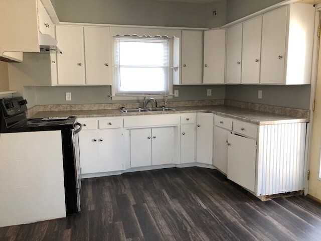 632 Newton St in Waterloo, IA - Building Photo - Building Photo