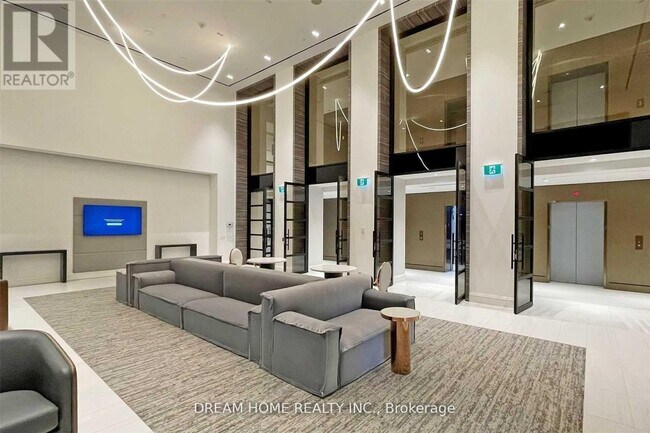 39 Roehampton Ave in Toronto, ON - Building Photo - Building Photo