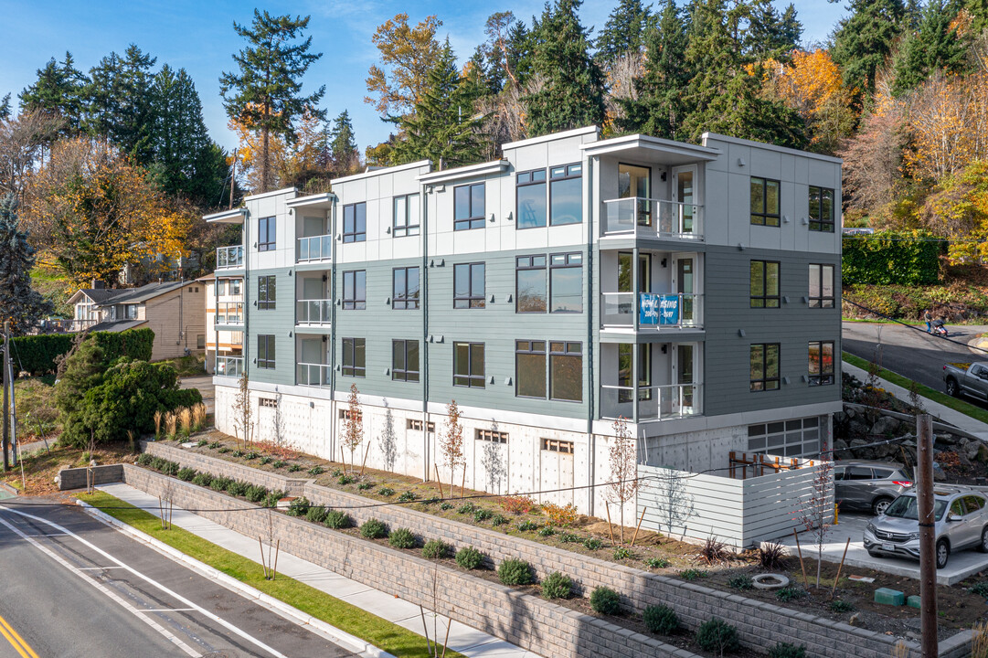 9040 Juanita Apartments in Kirkland, WA - Foto de edificio