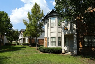 Saddle Brook Apartments in Waco, TX - Foto de edificio - Building Photo