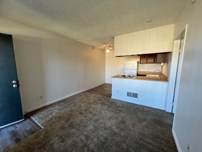 6176 Beadnell Way-Unit -69 in San Diego, CA - Foto de edificio - Building Photo