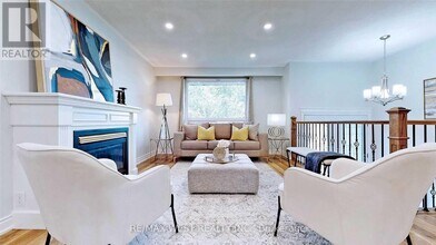 360 Dixon Blvd in Newmarket, ON - Building Photo - Building Photo