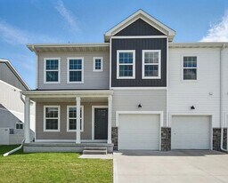 9674 Crowning Dr in Waukee, IA - Building Photo