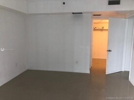 475 Brickell Ave, Unit 610 in Miami, FL - Building Photo - Building Photo