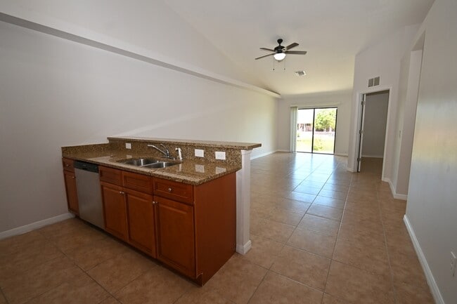 613 SE 14th St in Cape Coral, FL - Building Photo - Building Photo