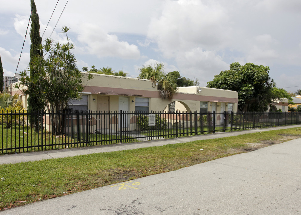 Palmer House Apartments in North Miami, FL - Foto de edificio