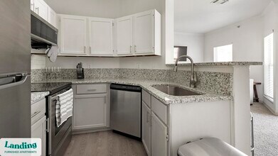 19275 Stone Oak Pkwy in San Antonio, TX - Building Photo - Building Photo