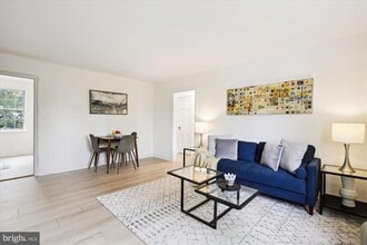 16 Auburn Ct, Unit c in Alexandria, VA - Building Photo - Building Photo