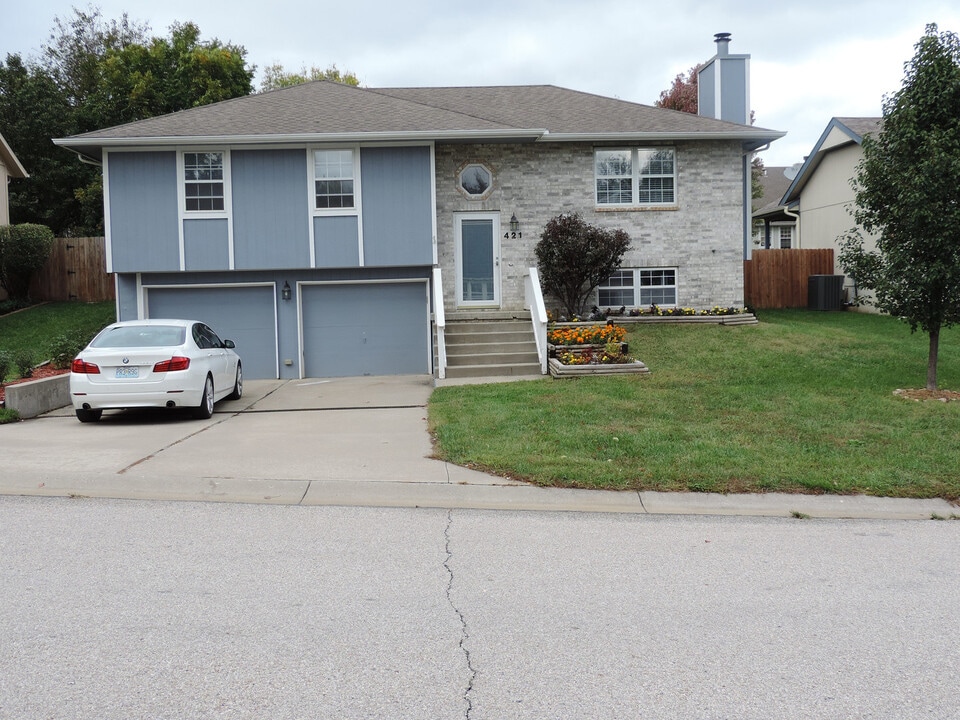 421 Swallow St in Warrensburg, MO - Building Photo