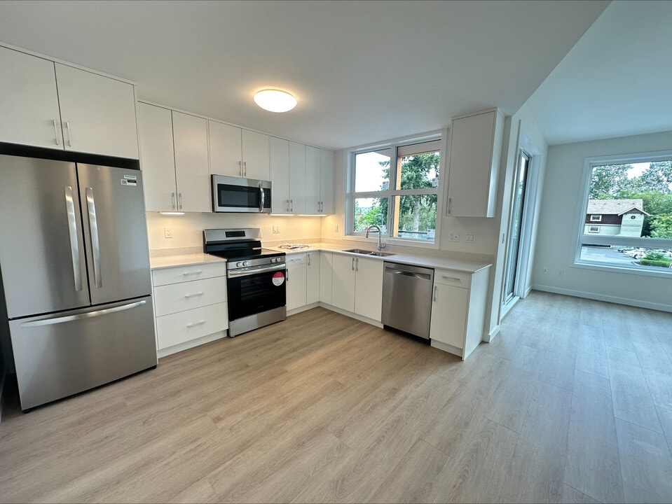 1801 Riverside Ln in Courtenay, BC - Building Photo