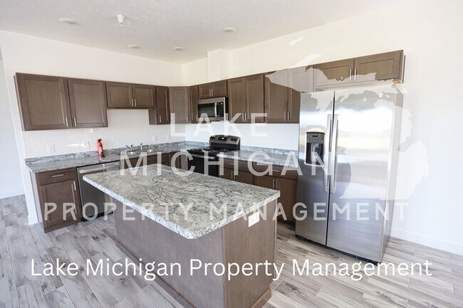 1170 Plymouth Ave NE in Grand Rapids, MI - Foto de edificio - Building Photo