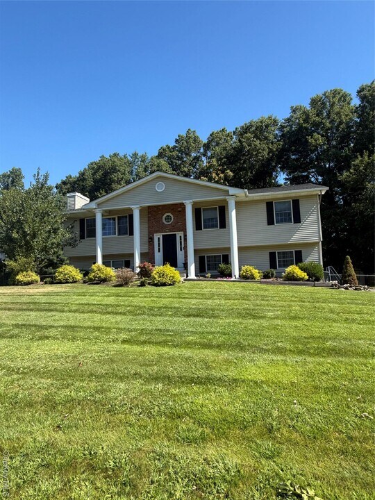 4 Waters Edge in Congers, NY - Building Photo