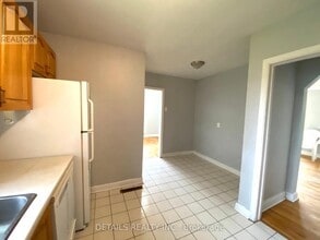 18 Oakwood Ave in Ottawa, ON - Building Photo - Building Photo