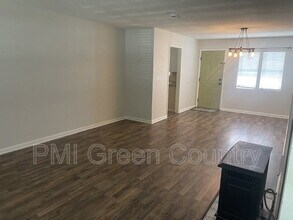 4373 S Yale Ave in Tulsa, OK - Building Photo - Building Photo