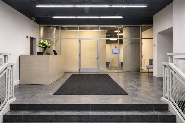 565 W Quincy St in Chicago, IL - Building Photo - Building Photo