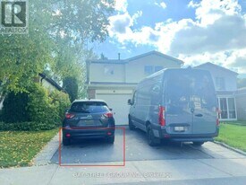 45 Lillooet Crescent in Richmond Hill, ON - Building Photo