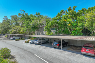 Pelican Cove in Sarasota, FL - Building Photo - Building Photo