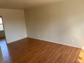 124 Lewelling Blvd, Unit 124 in Ashland, CA - Building Photo - Building Photo