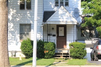 14 Hooker Ave in Poughkeepsie, NY - Foto de edificio - Building Photo