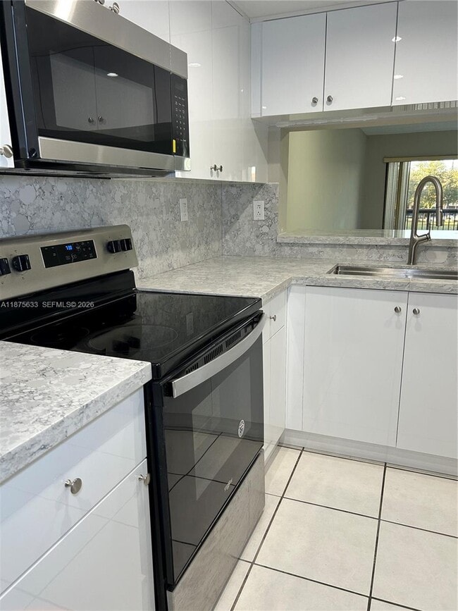 10255 NW 9th St Cir in Doral, FL - Building Photo - Building Photo