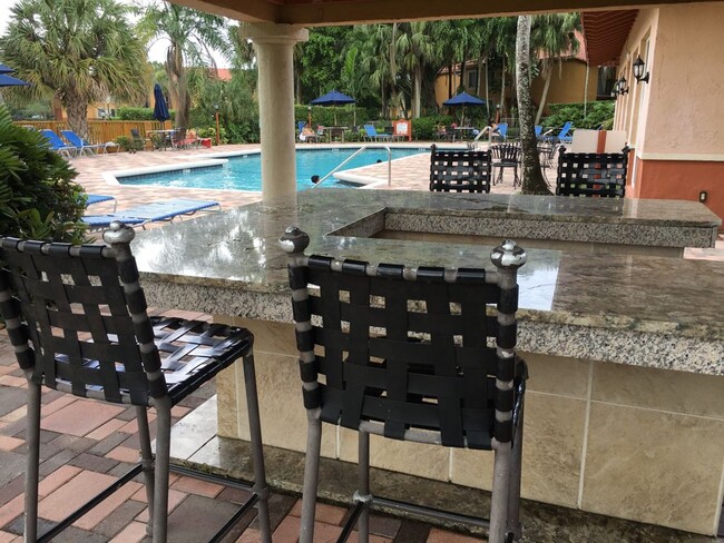 10757 Cleary Blvd, Unit 104 in Plantation, FL - Foto de edificio - Building Photo