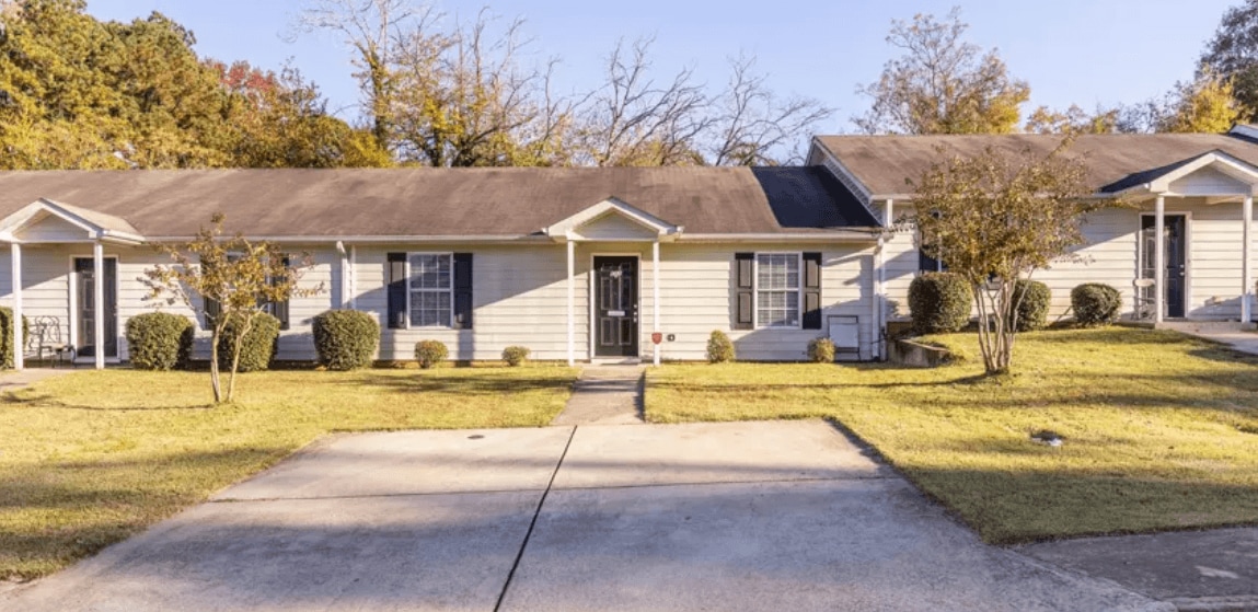 Collins Vineyard | Townhome Living in Grif... in Griffin, GA - Building Photo