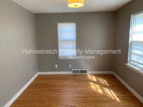 805 N Elizabeth Ave in Ferguson, MO - Building Photo - Building Photo