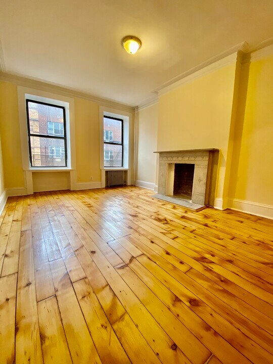 424 E 83rd St in New York, NY - Building Photo