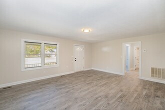 417 W Coffee St in Tullahoma, TN - Building Photo - Building Photo