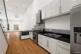 2016 S 5th St in McAllen, TX - Building Photo - Building Photo