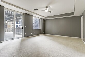 914 Main St in Houston, TX - Foto de edificio - Building Photo