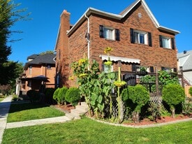600 Park St W in Windsor, ON - Building Photo