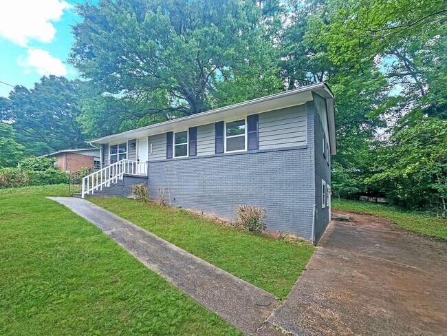 property at 1996 Lathrop St SE