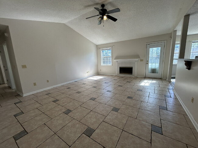 1936 Heathrow Dr in Hinesville, GA - Building Photo - Building Photo