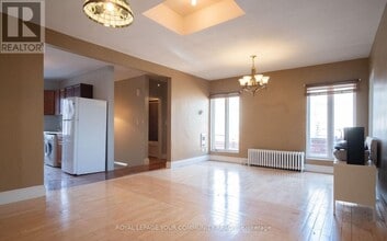 2396-2396 Dufferin St in Toronto, ON - Building Photo - Building Photo