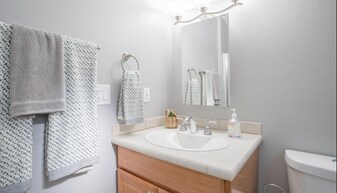 4713 61st Ave W in University Place, WA - Building Photo