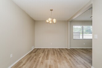 8431 Duval Dr in Port Richey, FL - Foto de edificio - Building Photo