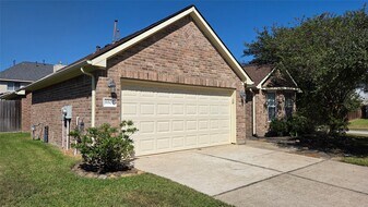 8807 Rolling Rapids Rd in Humble, TX - Building Photo