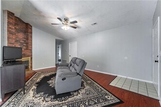 725 W Van Gogh Pl in Fayetteville, AR - Building Photo - Building Photo