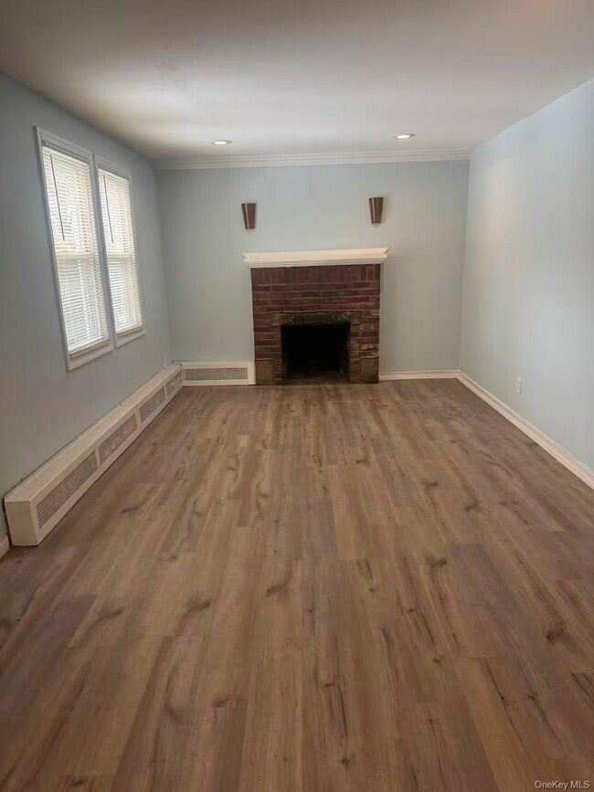 363 Clarendon Rd in Uniondale, NY - Foto de edificio - Building Photo