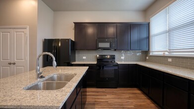 2209 John Ross Ct in Bryan, TX - Building Photo - Building Photo