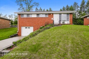 219 Garden City Dr in Monroeville, PA - Building Photo