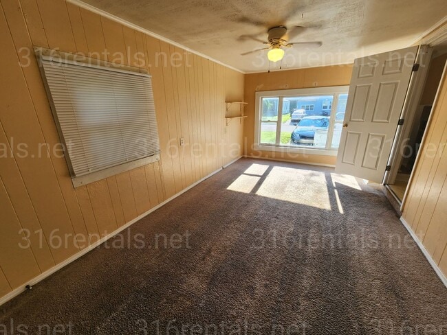 property at 817 N Poplar St